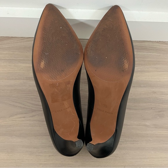 Cole Haan Pointed Toe Pump, Black, Size 7 - Picture 6 of 8
